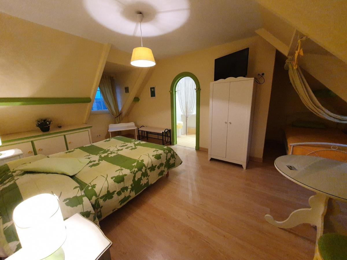 Chambres Du Logis De La Mare Du Parc Surtainville Екстериор снимка